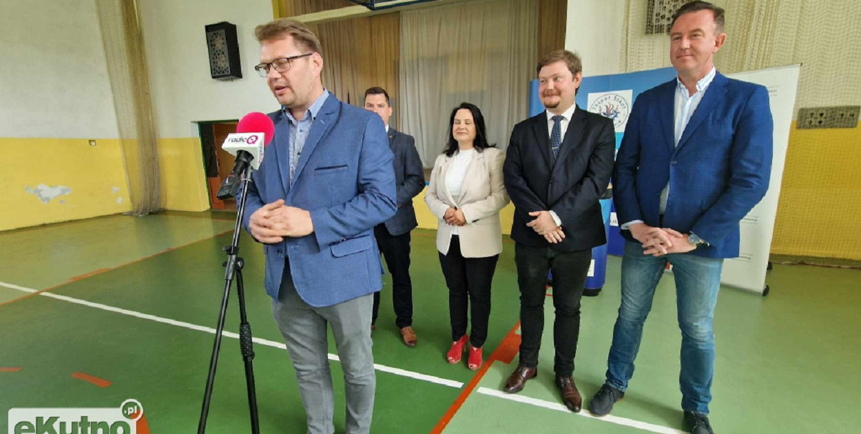Dyrektor Tomasz Rapsiewicz przemawia