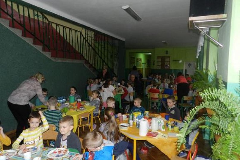 Śniadanie Daje Moc dzieciom w Szkole Podstawowej w Kaszewach Dwornych