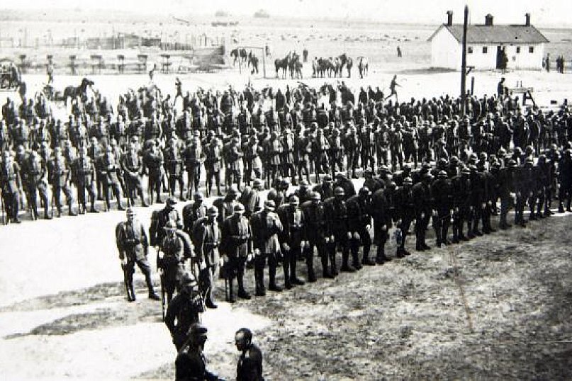 Świadek czasu, światło prawdy/Było i nie minie. Koszary pułkowe