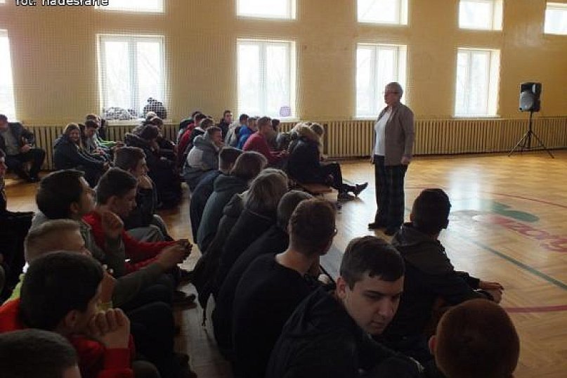 Pierwszy Polski Dron BIELIK firmy DRON HOUSE w ZS Nr 4 w Kutnie - Azorach