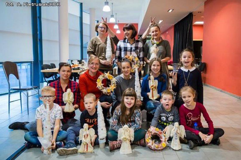 Rodzinne warsztaty dekoracji świątecznych w domu kultury
