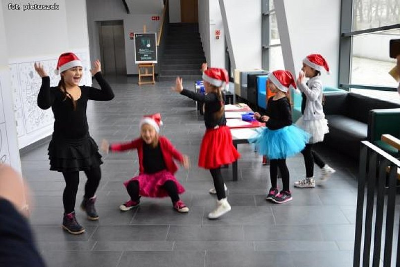 Zostali Mikołajami. Koncert w domu kultury