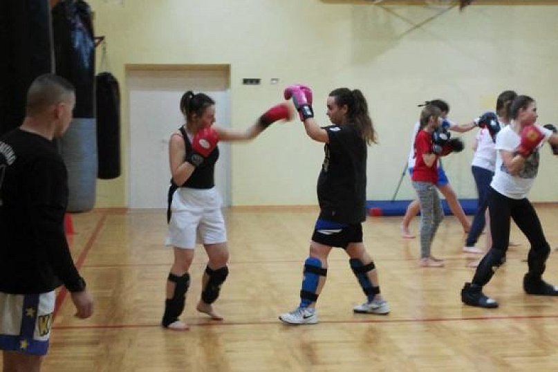 Alex Kutno zaprasza dziewczyny na treningi