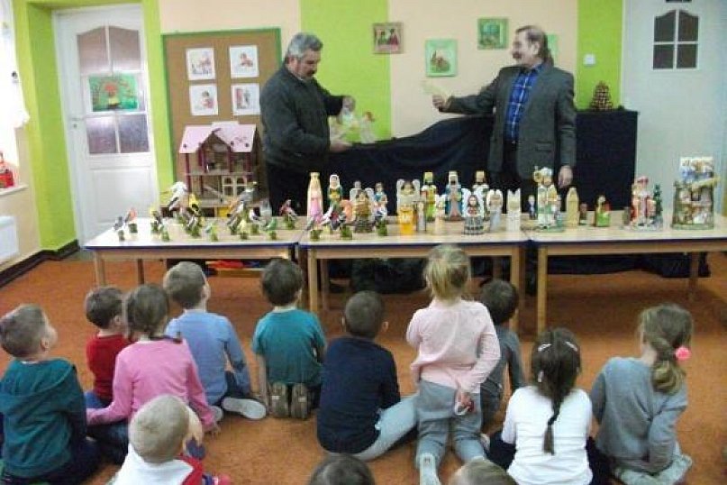 Przedszkolaki z rzeźbą za pan brat