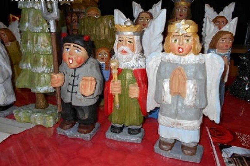 Jutro w Dworku Modrzewiowym Kiermasz Świąteczny