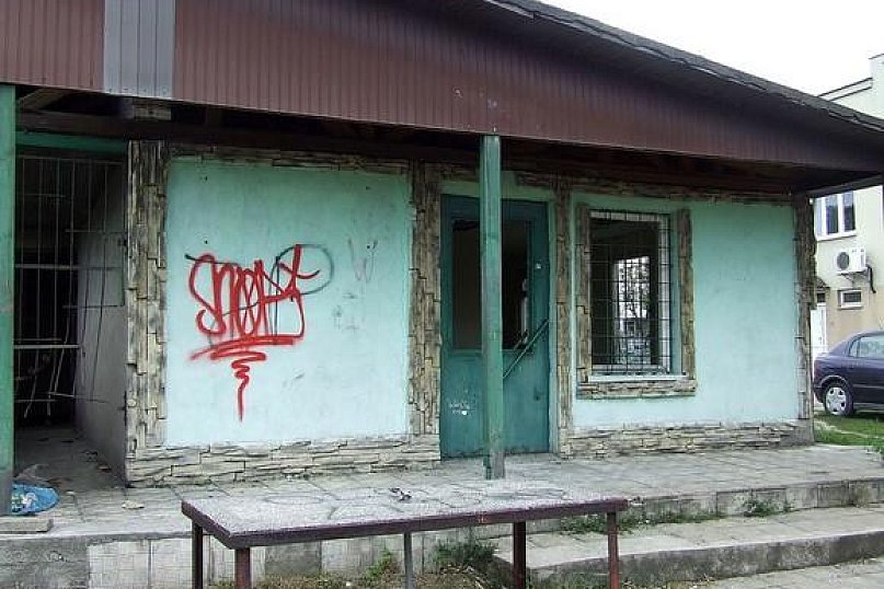 Miejskie obrazki. Droga na cmentarz - od czterech lat bałagan