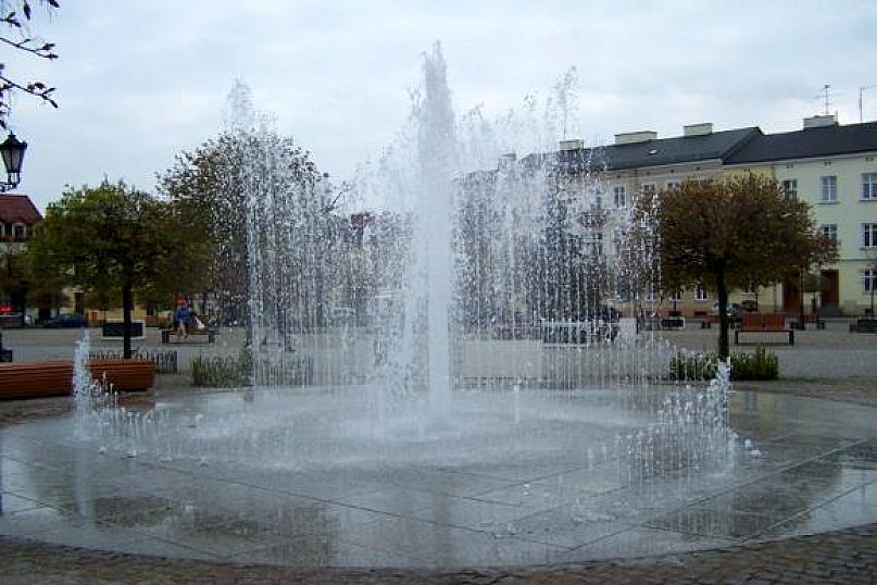 Czyszczenia Królewskiej na Majówkę nie będzie, ale różana fontanna już tryska