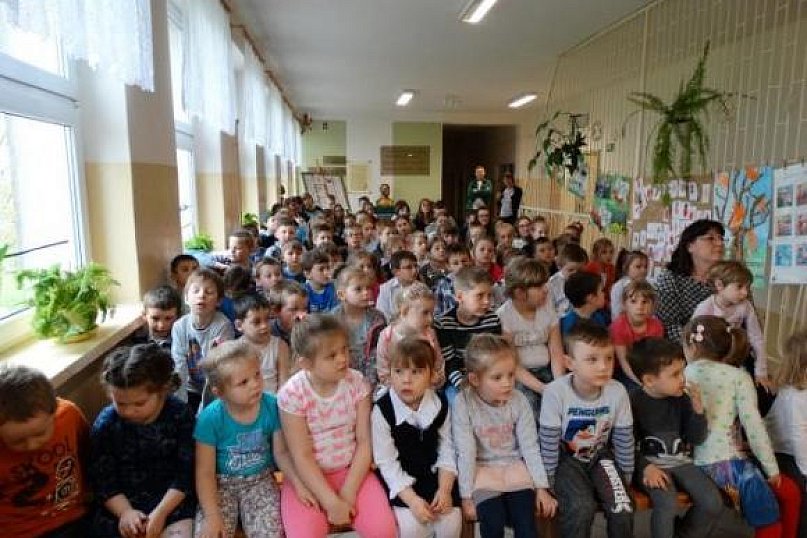 Szkoła Podstawowa w Strzegocinie: Strofy o Ojczyźnie na majowe święta