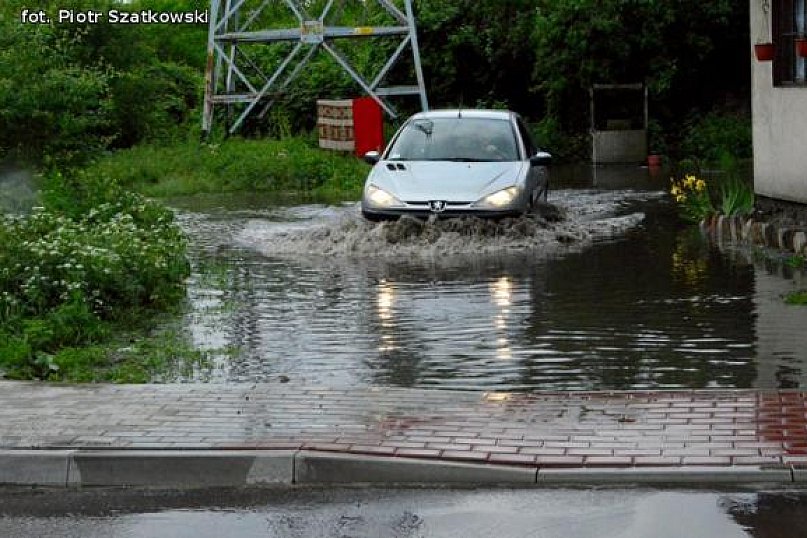 Strażacy mieli pełne ręce roboty. Mieszkańcy liczą straty po ulewie