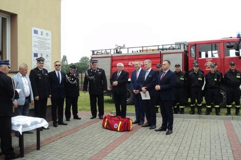 Kasa Rolniczego Ubezpieczenia Społecznego ufundowała torbę ratownictwa przedlekarskiego OSP w Komadzynie