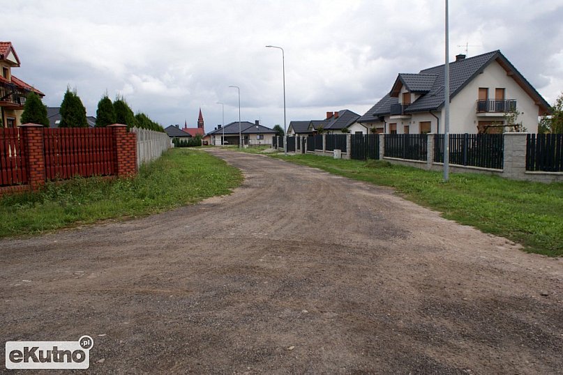 Drogi gruntowe poczekają na asfalt