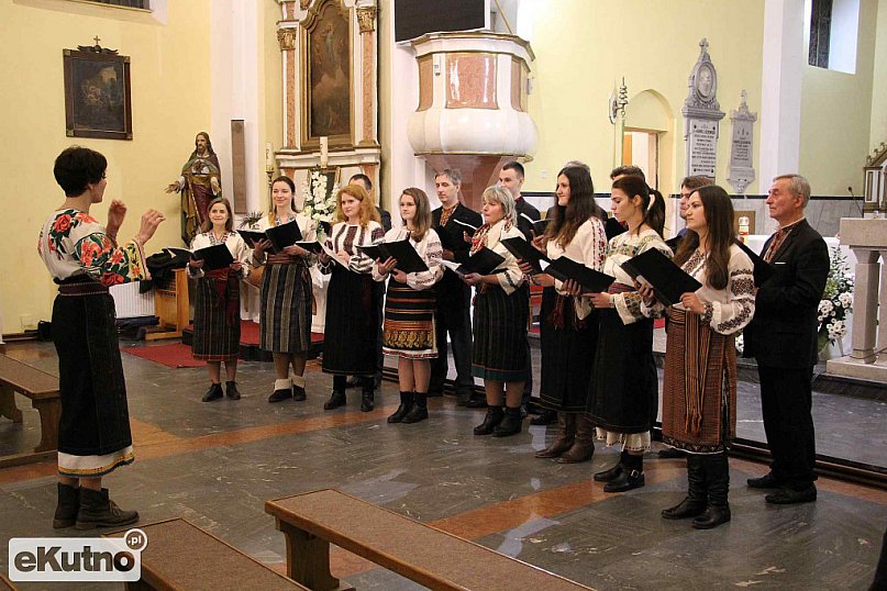 Chór Aksios w Krośniewicach