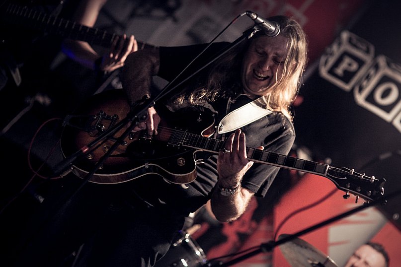 Xedom - kapitalny koncert debiutującego zespołu w MOTO PUB Garage.