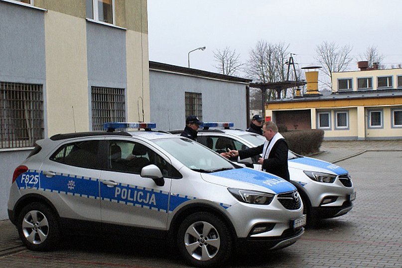 Dwa Ople dla Policji