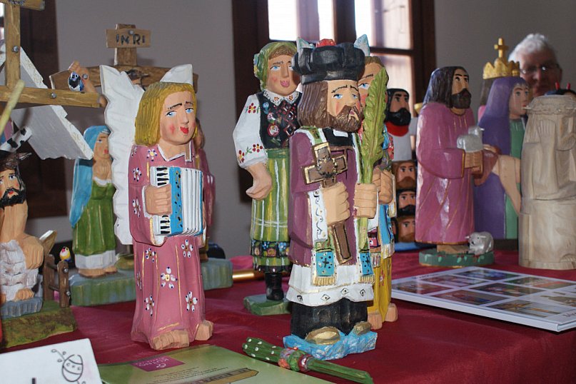 Odwiedź kiermasz ozdób i rzeźb