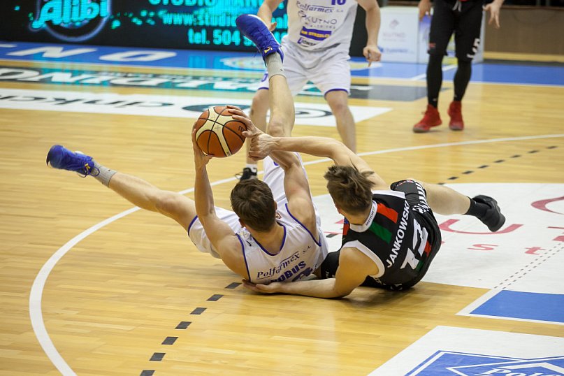 Polfarmex Kutno - GKS Tychy: 64 - 79