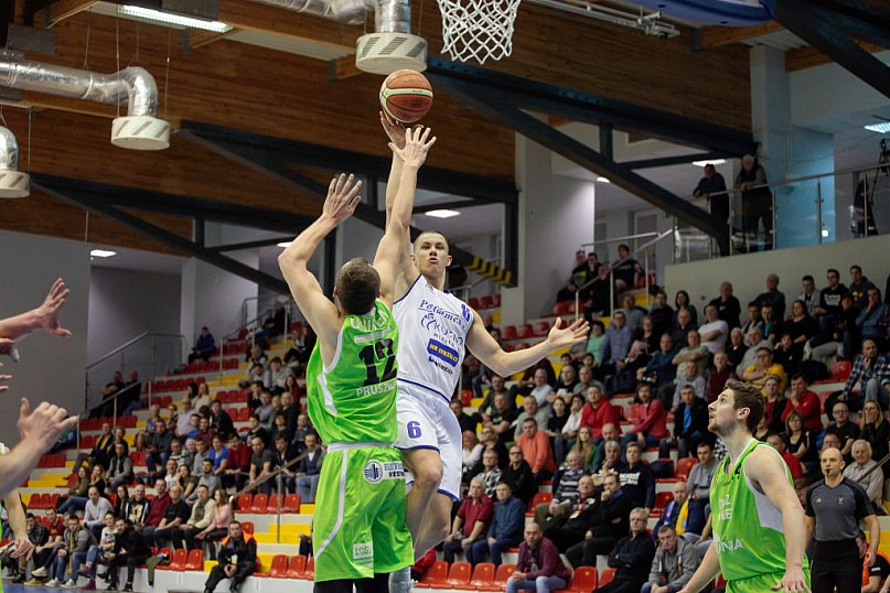 Zacięty mecz ze Zniczem Pruszków