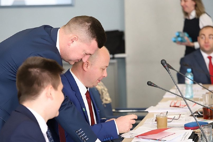 Kadry z sesji miejskiej