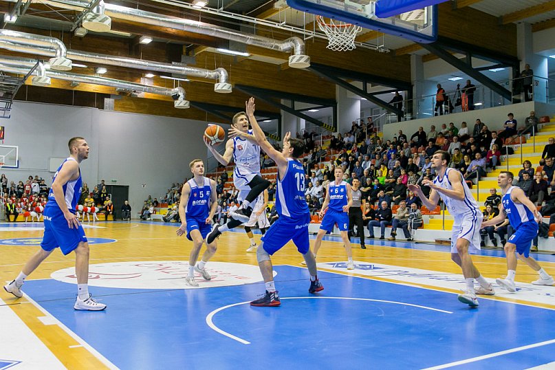 Polfarmex jednym punktem przegrywa