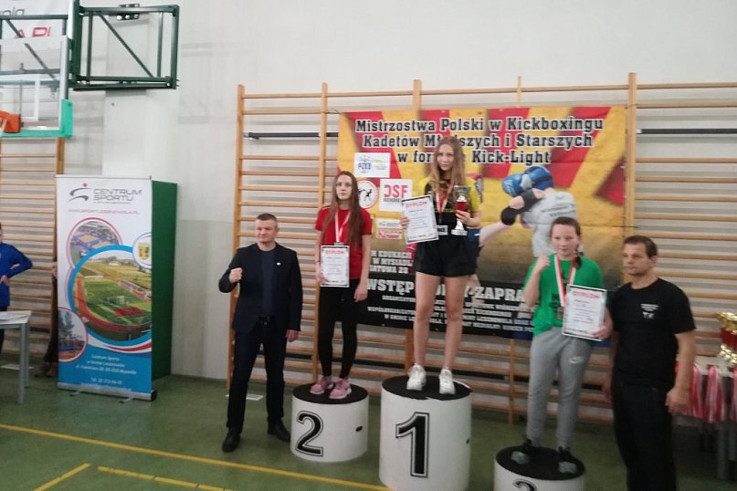 Kickbokserzy po medale