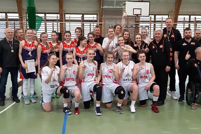 Srebrne koszykarki Staszica