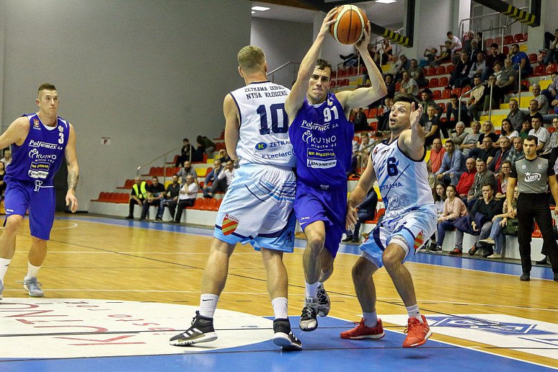 Polfarmex wygrywa 102-67