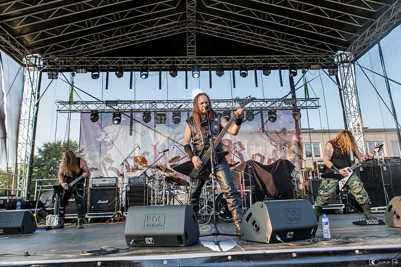 R &amp; R Fesr - Betrayer