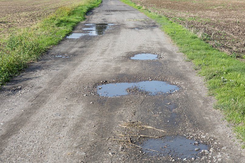Droga gminna w Sierakowie