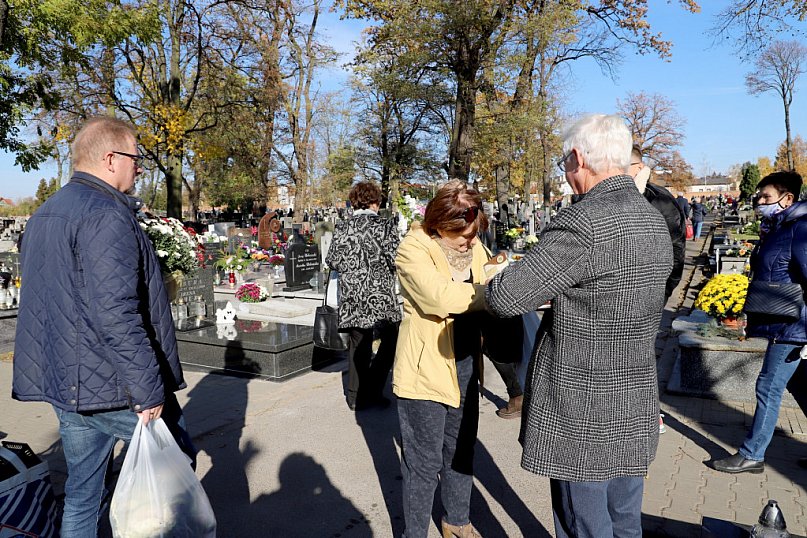 Kwesta na kutnowskim cmentarzu