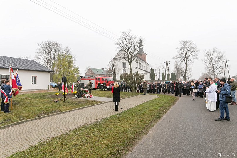 Pomnik Walczących o Niepodległość w Oporowie