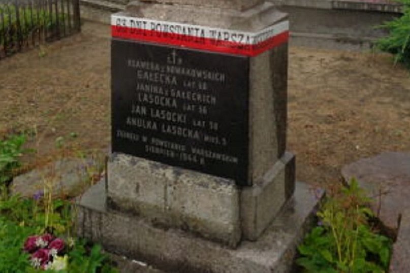 Akcja szarfowania grobów