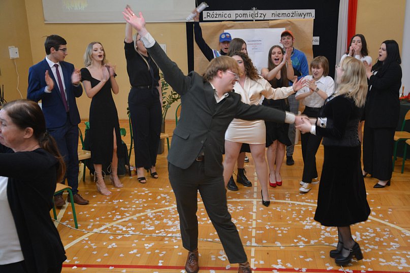 Pożegnanie klas czwartych w &quot;Kasprowiczu&quot;