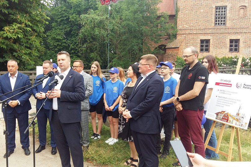 Minister P. Czarnek w Oporowie