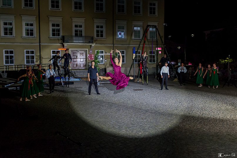 Królowa Róż - widowisko na początek 49. Święta Róży