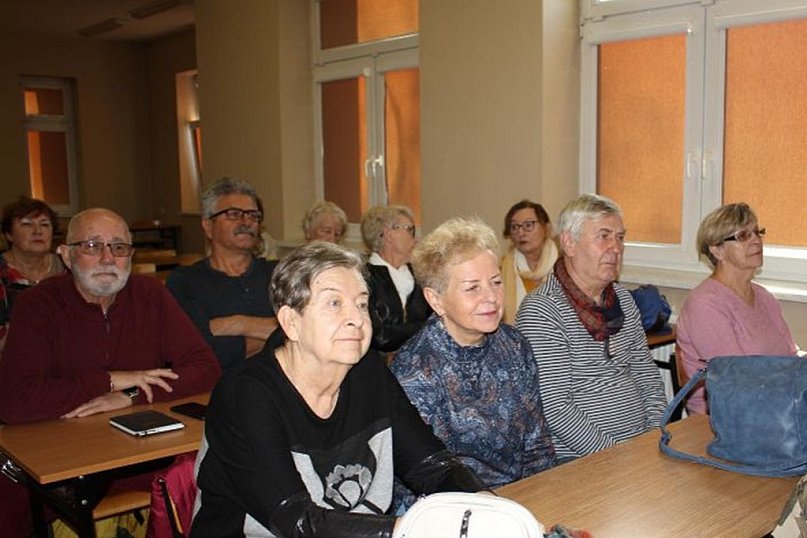 Seniorzy na wykładzie