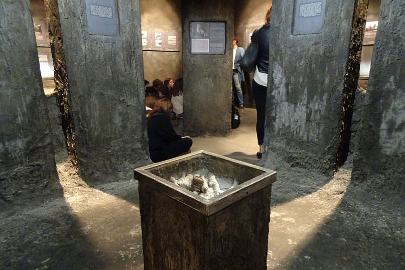 Uczniowie poznają historię