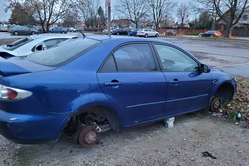 Wraki na kutnowskich parkingach