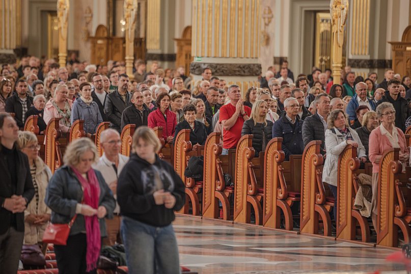 Niesieni na skrzydłach nadziei