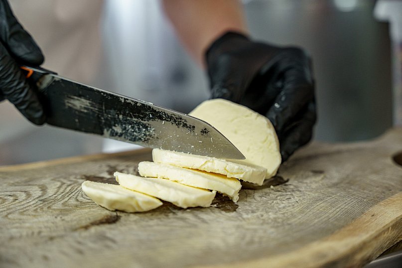 Sery i mleko od szczęśliwych krów