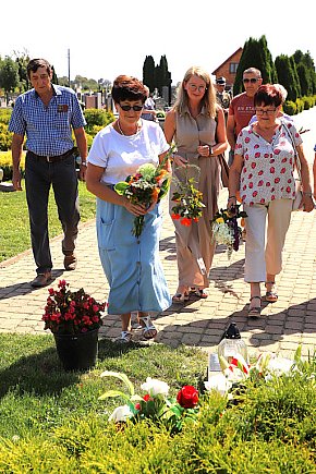 Chwile wspomnień przy grobie ks. Jana Sposoba-20045