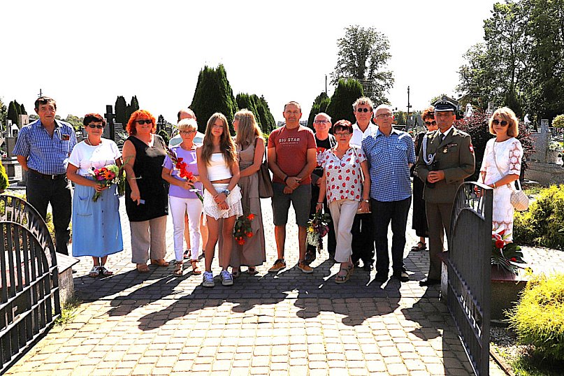 Chwile wspomnień przy grobie ks. Jana Sposoba