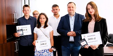 Nagrody Młodzieżowej Rady dla uczniów z gminy Kutno wręczone-61083