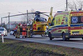 Kutno: Kobieta w ciąży i kierowca ciężko ranni. Zderzenie busa z ciężarówką-65981