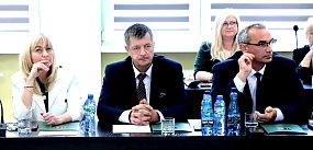 Ranne ptaszki. Radni Powiatowi już obradują