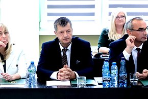 Ranne ptaszki. Radni Powiatowi już obradują-68741