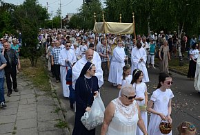 Nie wszyscy o tym wiedzą. Czy udział w procesji Bożego Ciała to obowiązek?-69051