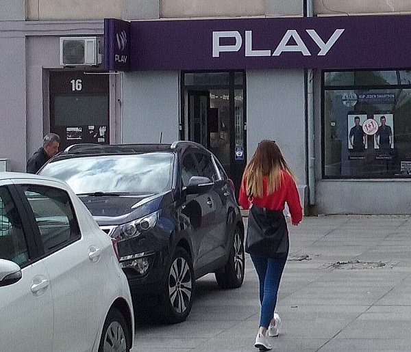 Play na celowniku UOKiK. Chodzi o pieniądze ściągane z kont klientów-69210