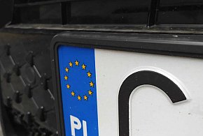 Rejestracja auta przez internet i koniec z przynoszeniem tablic. Rząd przyjął...-69397