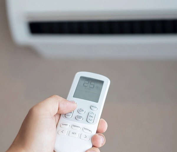 Chłodzisz się klimatyzacją? Oto, co najczęściej robią źle Polacy-69394
