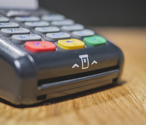 Zakaz sprzedaży i większy nadzór. Tych produktów nie kupią już nieletni-69463